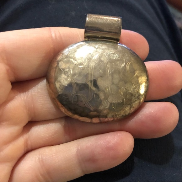 18” long sterling necklace 3 stunning charms! 🌸 - Picture 4 of 15